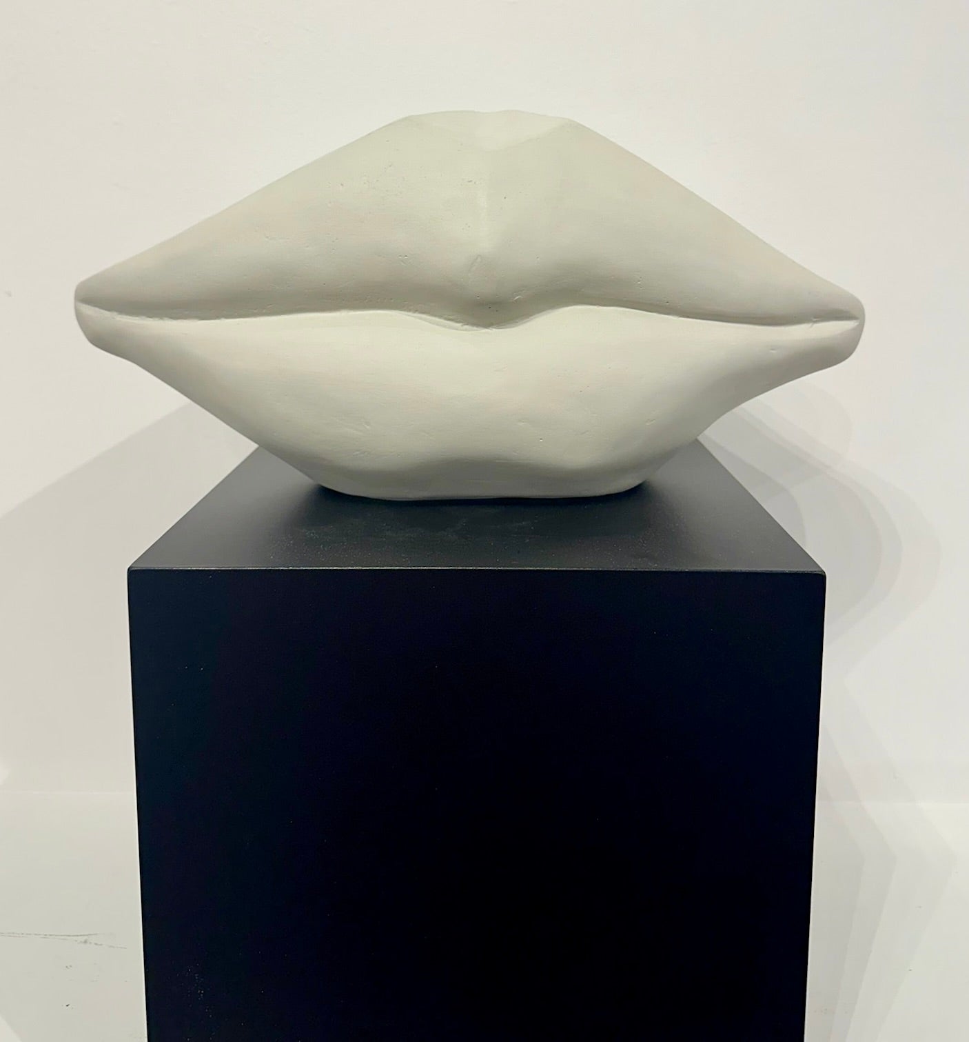 Noir Lip Sculpture (light)